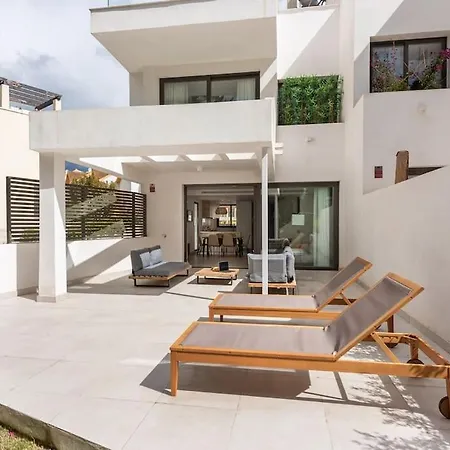 펜션 Charming In West *