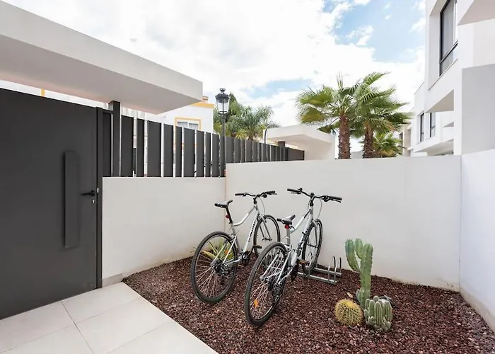 Charming In West 펜션