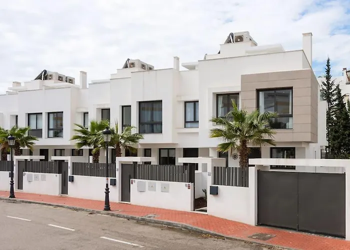 펜션 Charming In West