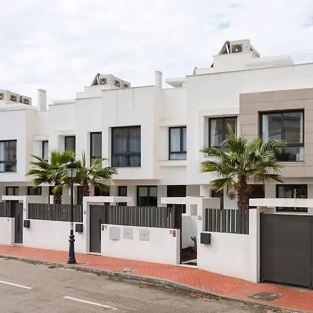 בית נופש Charming In West