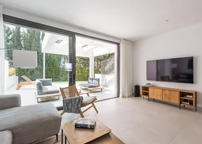 Feriehus Charming In West